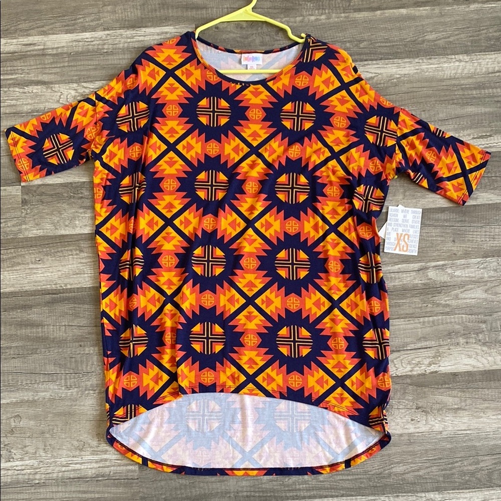❤️ 3/$15 Colorful Geometric Patterned Top - Picture 2 of 2